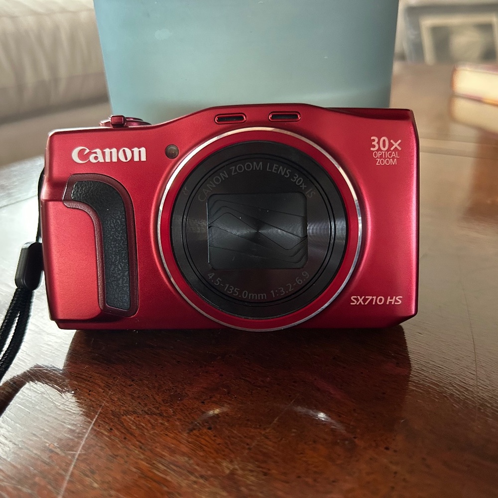 Canon Power Shot SX710 HS Bundle - Picture 2 of 3